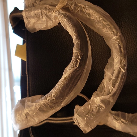 TAHARI NWT Satchel1 - Picture 3 of 8